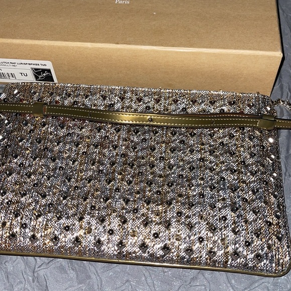 Preloved Louboutin clutch excellent condition size 12”W X 7 1/2”L silver n gold - Picture 4 of 17